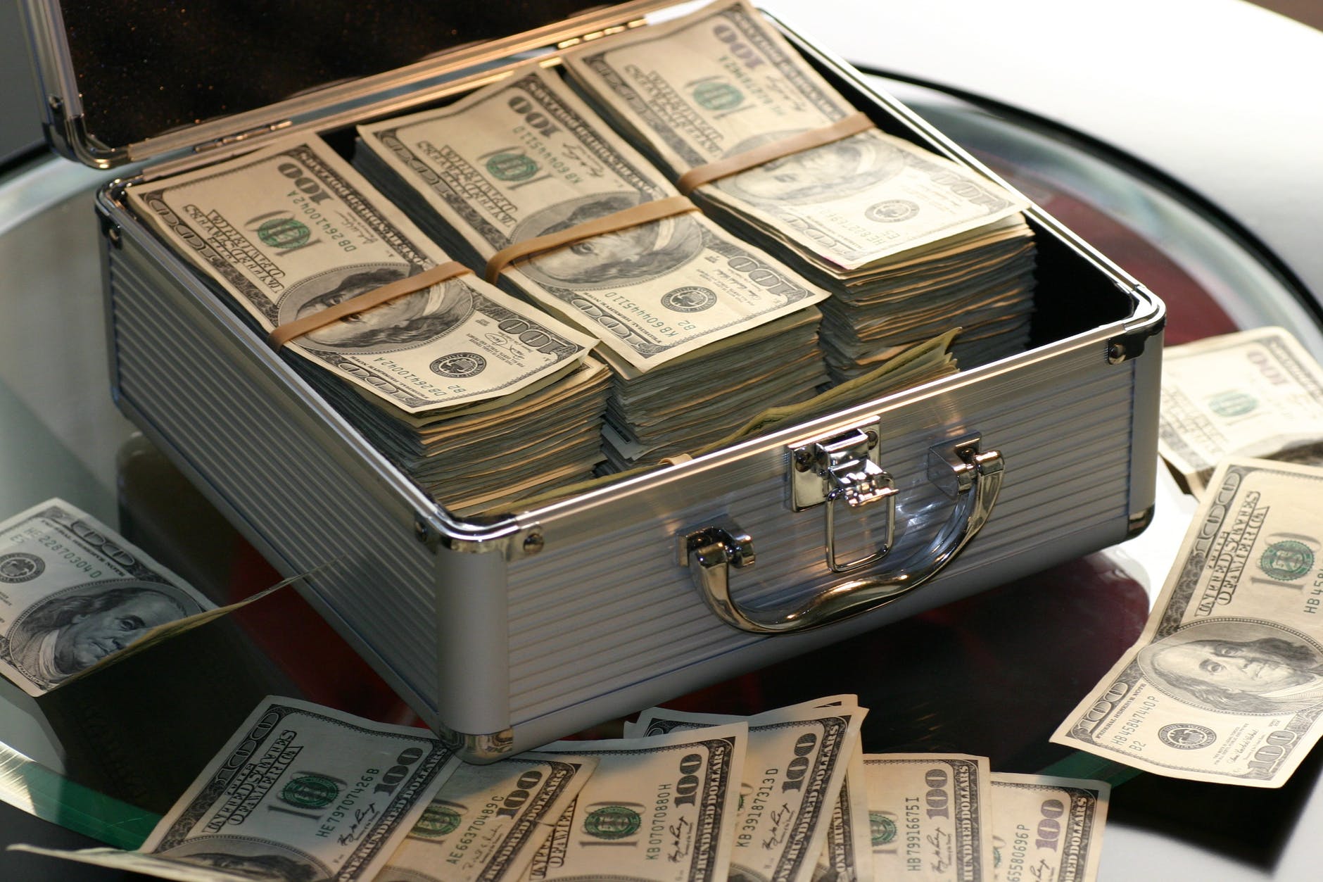 https://www.pexels.com/photo/abundance-bank-banking-banknotes-259027/